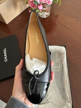 CHANEL classic black flats
